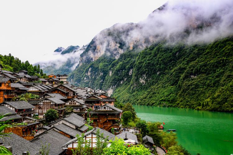 Compare 5 airports near Youyang County