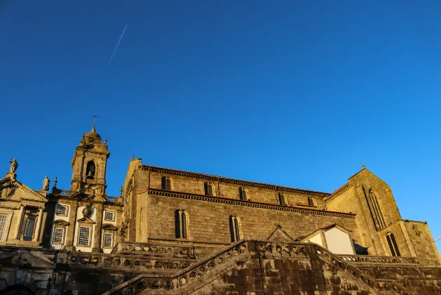 Отели рядом со станцией Campanha Train Station