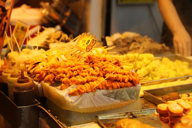 Отели рядом со станцией Jingū-Marutamachi Station