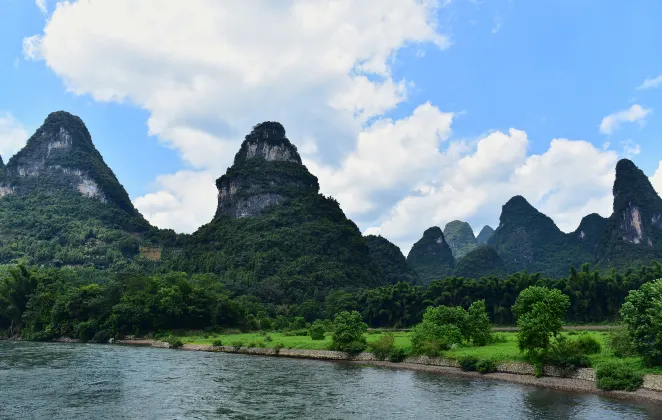 Отели рядом со станцией 