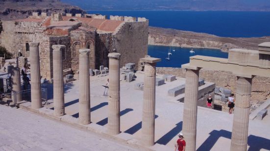 林佐斯衛城（AcropolisofLindos）是羅得島東部