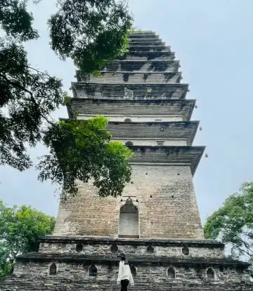 鄰近靈寶塔的酒店