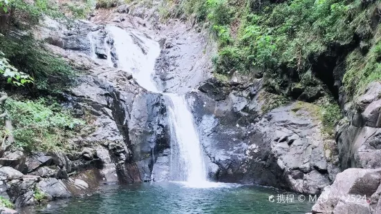 Qianjiadong Daposhui Waterfall