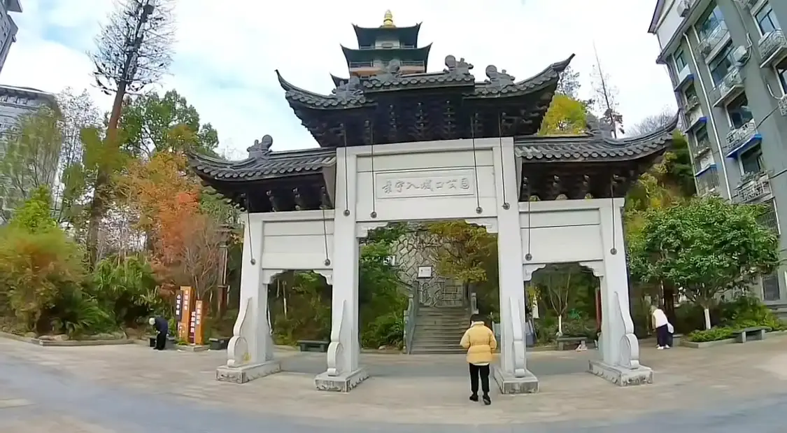 Hotels near Jingningru Chengkou Park