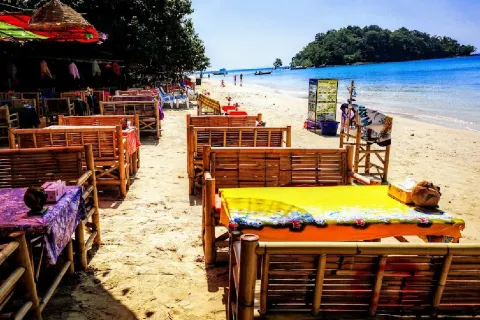 Reua Thong Bar & Restaurant