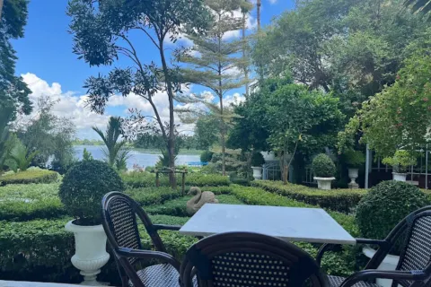 White Swan Bakery Restaurant