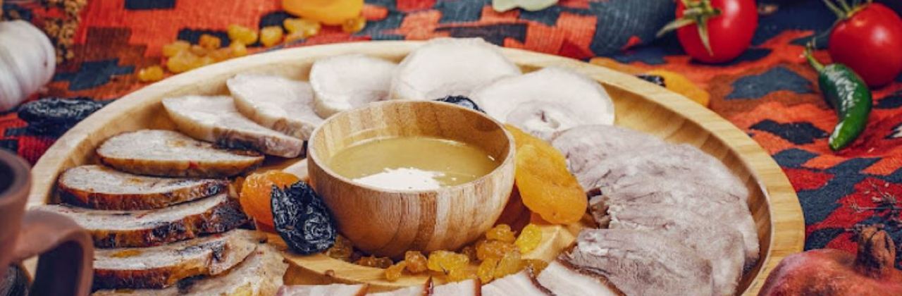 In the shadow of Metekhi