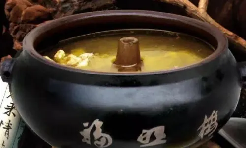 福照樓汽鍋雞·雲南特色菜（火車站錦江店）