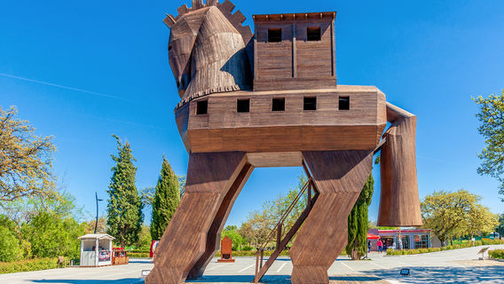 Trojan Horse Statue