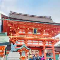 Beautiful temples Autumn leaves