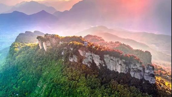 Douchuan Mountain Scenic Spot