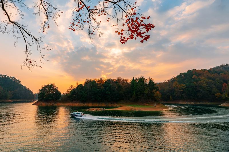 Thousand Island Lake, Central Lake Area