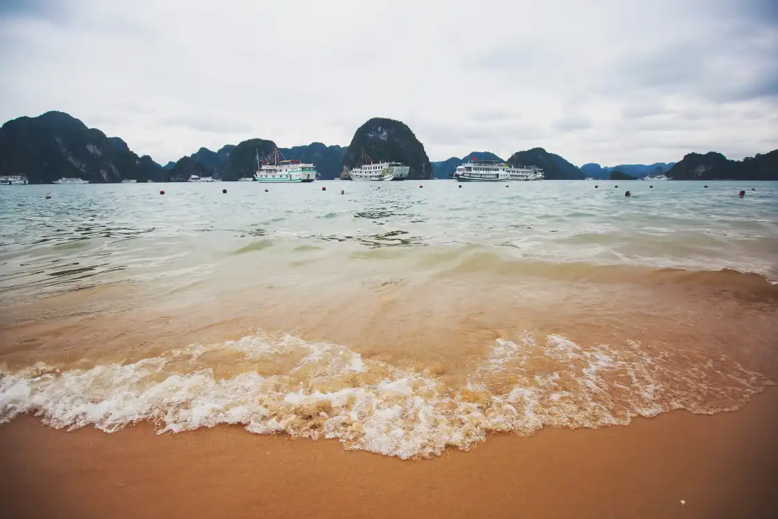 Hotels near Tra Co beach