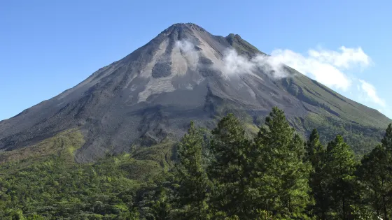 阿雷納爾火山
