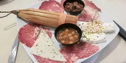 La Cantina trattoria pizzeria