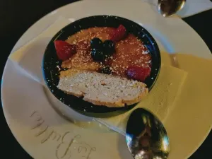 Les Bubbles Steakhouse
