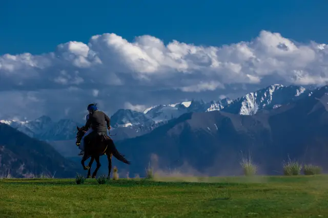 Xinjiang Horseback Riding