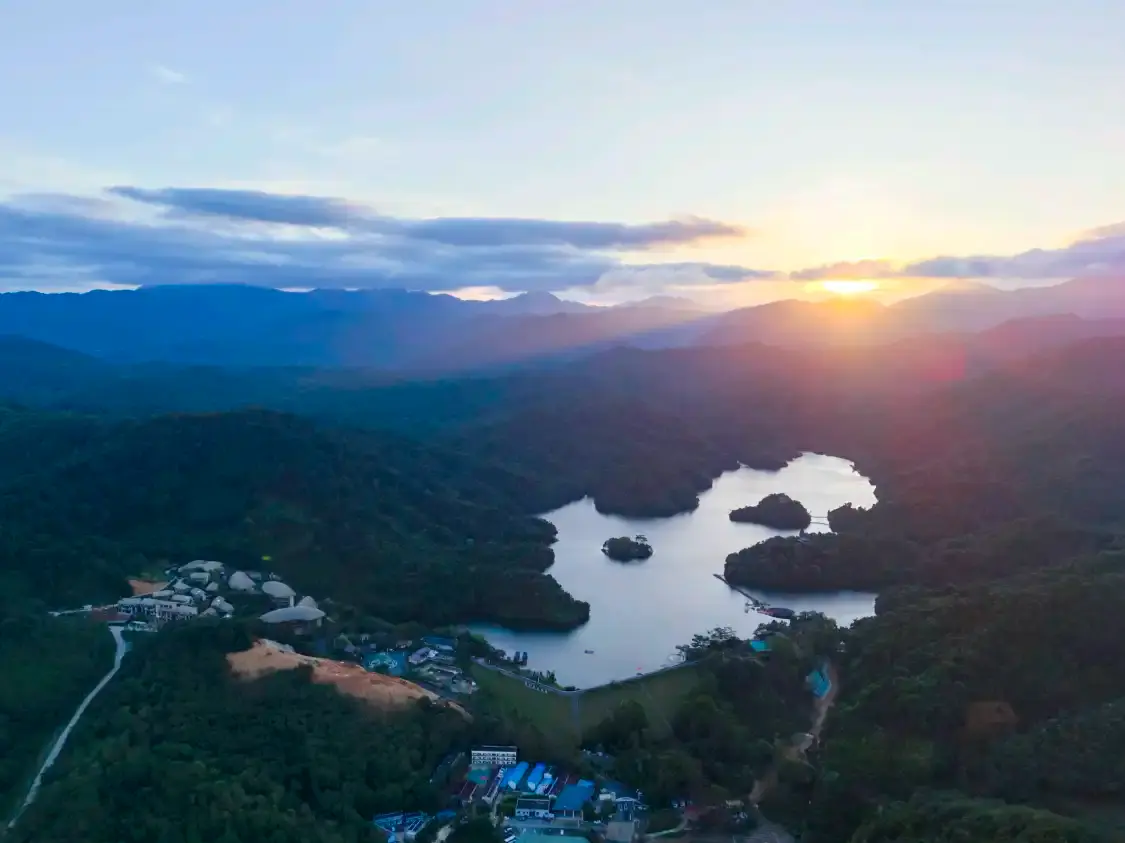 Hotels near Shenyu Island
