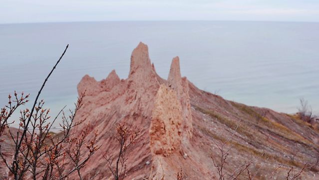 Chimney Bluffs State Park