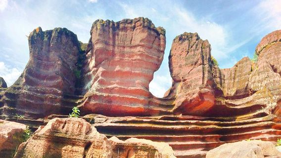 The Red Rock Forest of Youyang