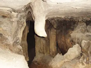 Xianhu Cave