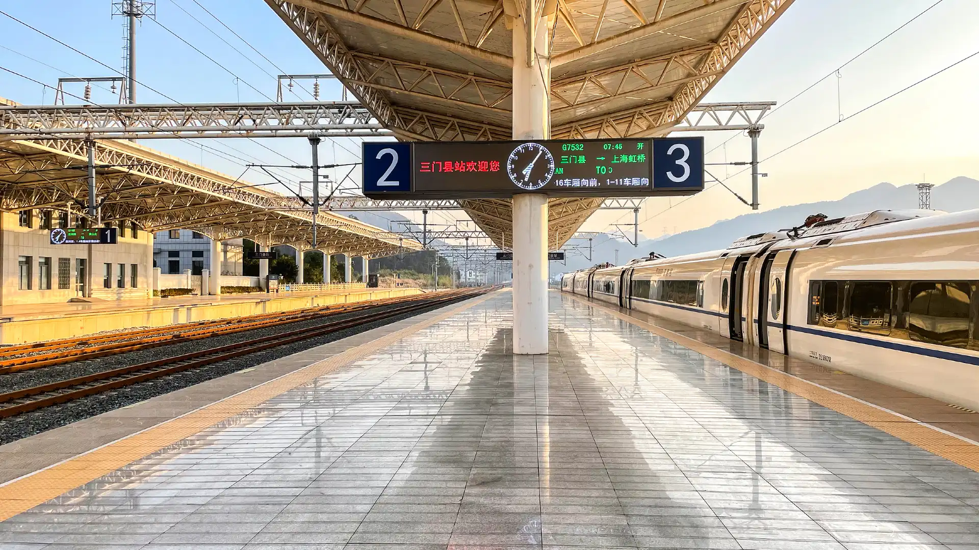 Hotels near Sanmenxian Railway Station