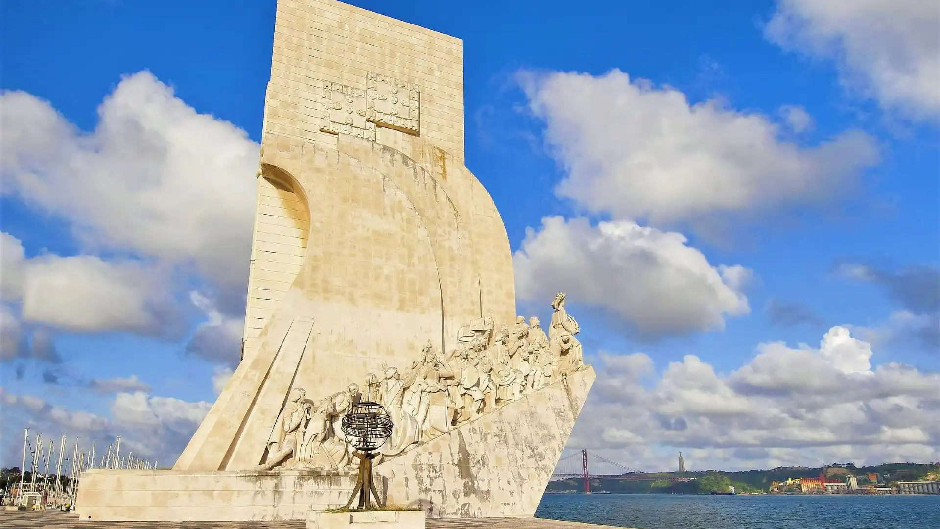 Hotels near Monument to the Discoveries