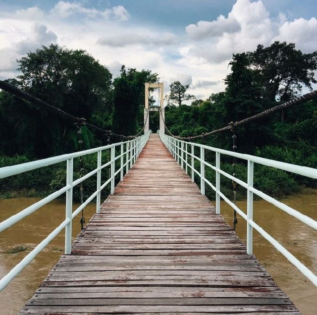 สะพานแขวนแก่งตะนะ จ.อุบลราชธานี
