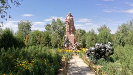 簡介將軍樓公園位於格爾木市西北郊區，其名字來源於這座城市的奠