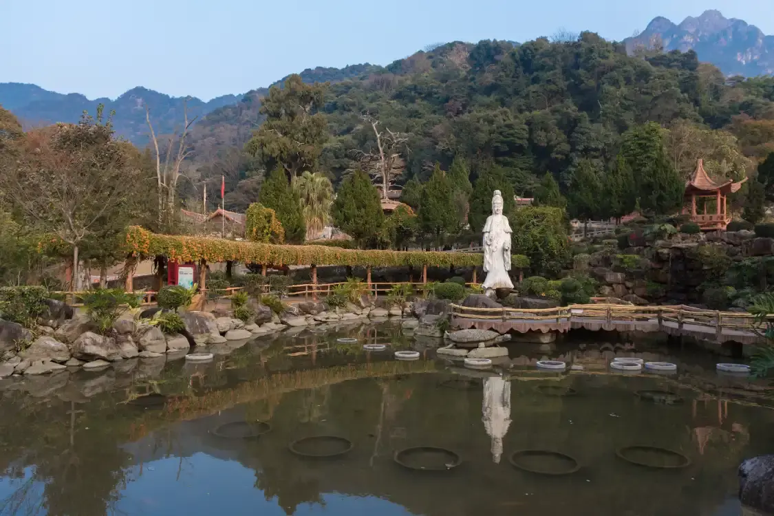 Hotels near Yinna Mountain Tourist Resort