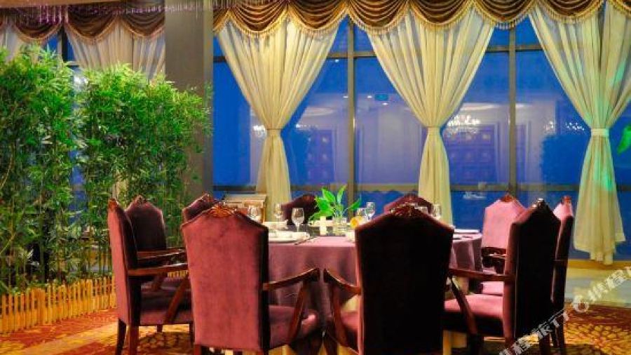 财富酒店-揽月旋转餐厅
