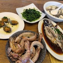 R Art Holiday Hotel · R · Blue Whale Restaurant User Photo