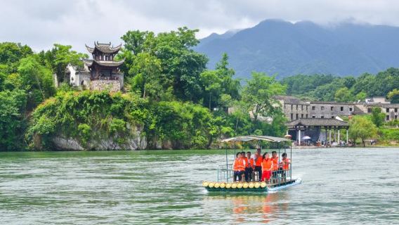 Taohua Pond 10℃ Bamboo Rafting