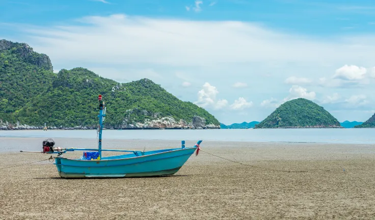 Отели рядом с достопримечательностью «Wat Khao Khiao»