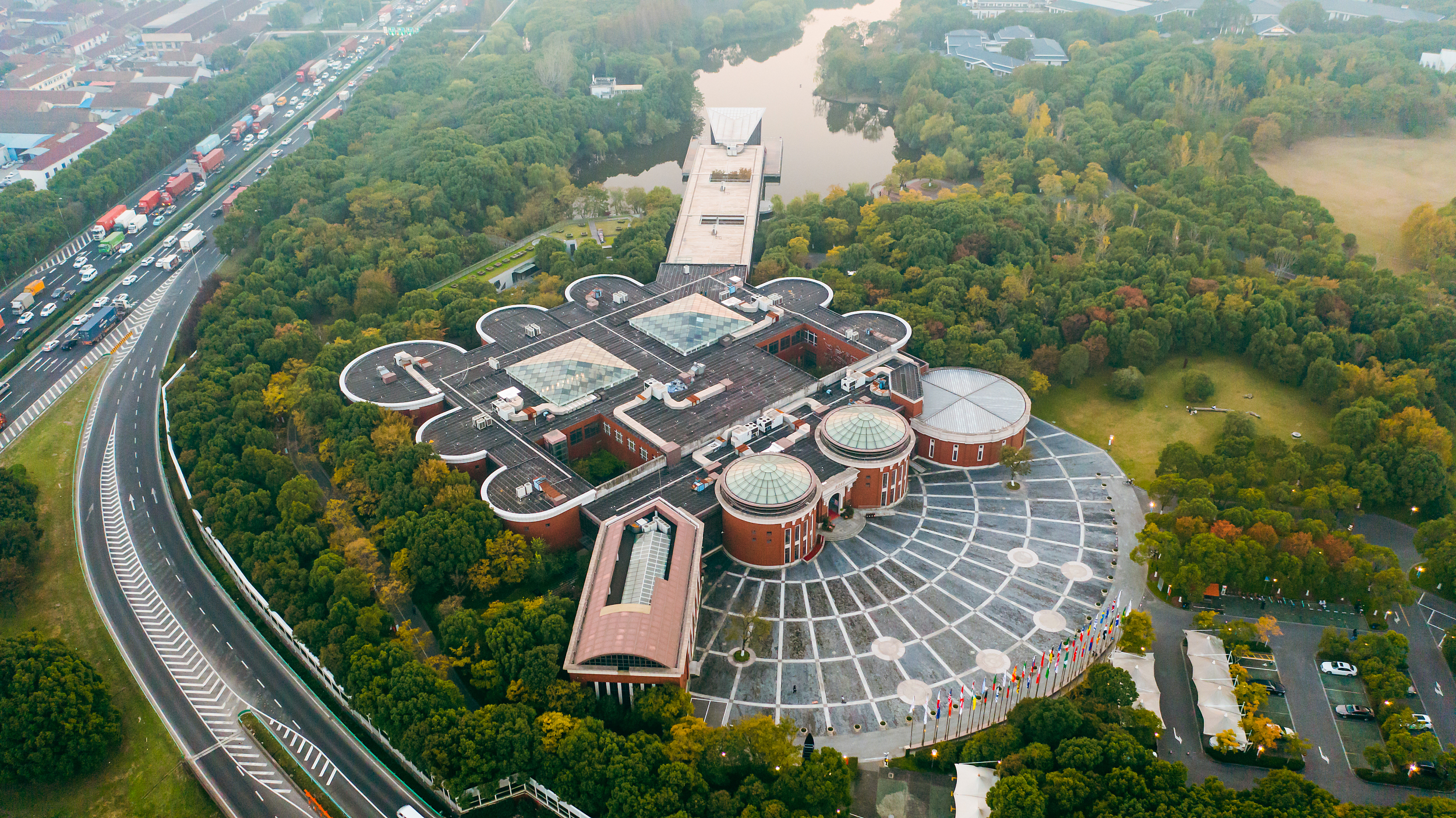 바오산 국제 민속 예술 박람회관 티켓 할인, 운영 시간, 후기 [2025년] | Trip.com