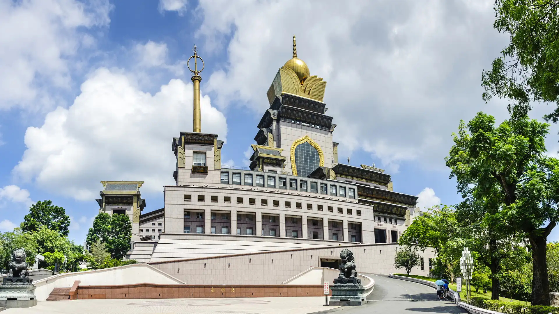Hotels near Chung Tai Chan Monastery