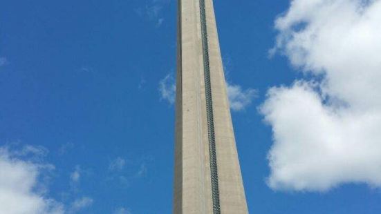 加拿大国家电视塔，这个电视塔也非常的有来头，他是世界第五高的