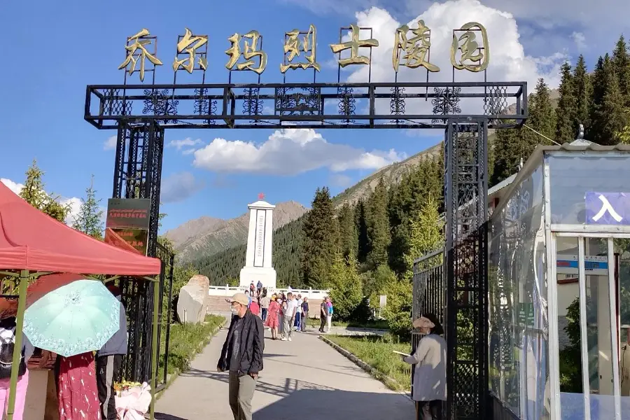 Duku Highway Monument