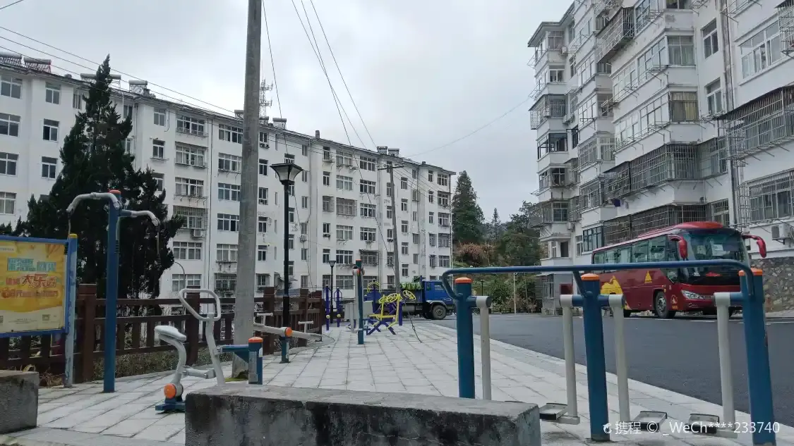 Hotels near Huaguo Mountain
