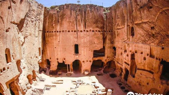 Gümüşler Manastırı