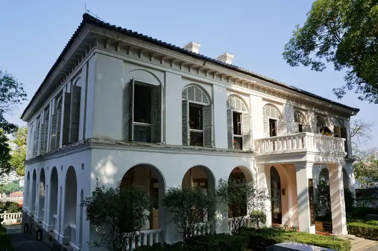 Hotels near Yantaishan Park (South Gate)