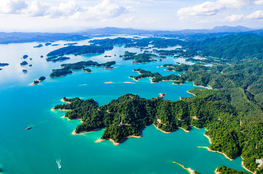 Wanlv Lake Scenic Area