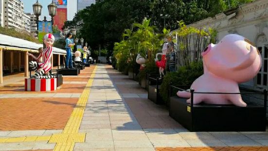 香港漫画星光大道，位于九龙公园内，具体在功夫阁和艺趣坊之间的