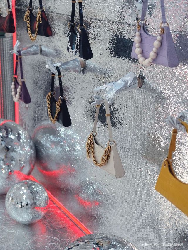 LOOKNOW Brings Fashion to Life