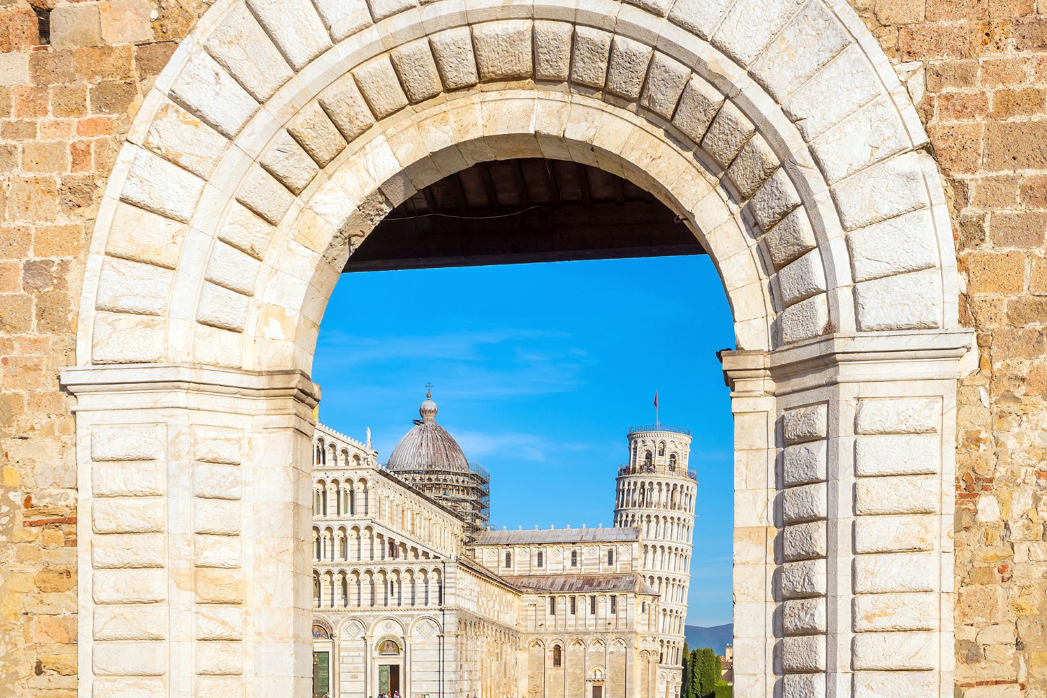 スノーピエ美術館+ピサの斜塔+サンジョバンニ(ピサ)の洗礼堂+ドゥオーモ・ディ・ピサ(ピサ大教会)ワンデーツアー