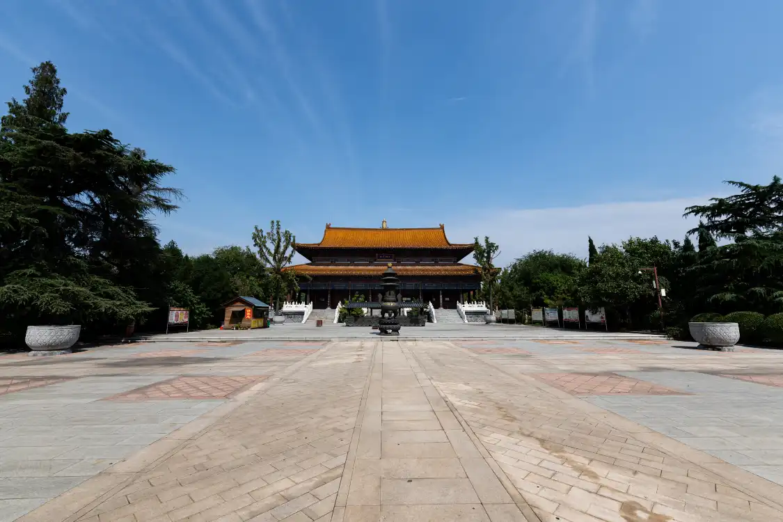 Hotels near Zhongdu Buddha Garden