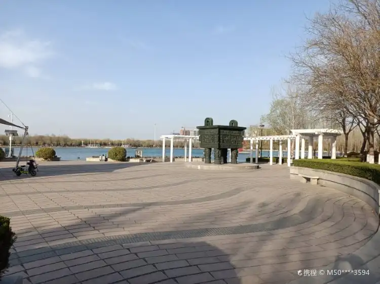 Hotels near Sanguo Culture Square