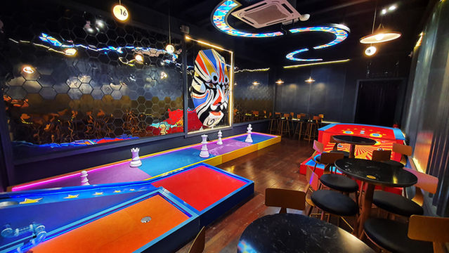 De'8000 Mini Golf Cafe