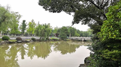 Jingjiang Binjiang Park