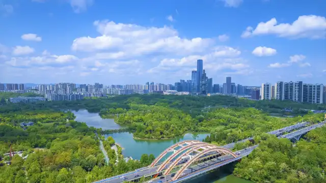 Hotels near Guanshanhu Park